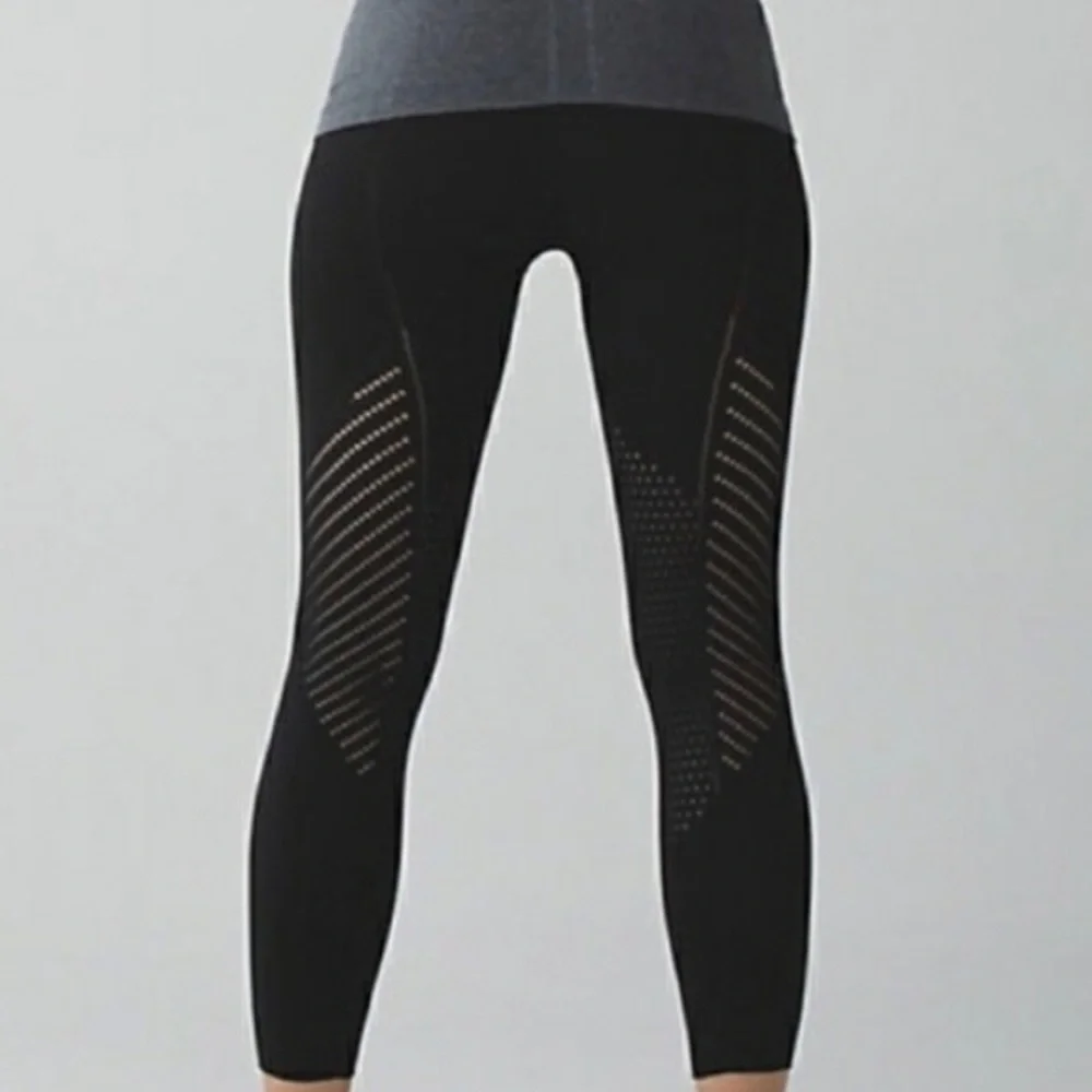 Lululemon Perforated Black Light Speed Crop